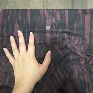 Black and red lululemon leggings